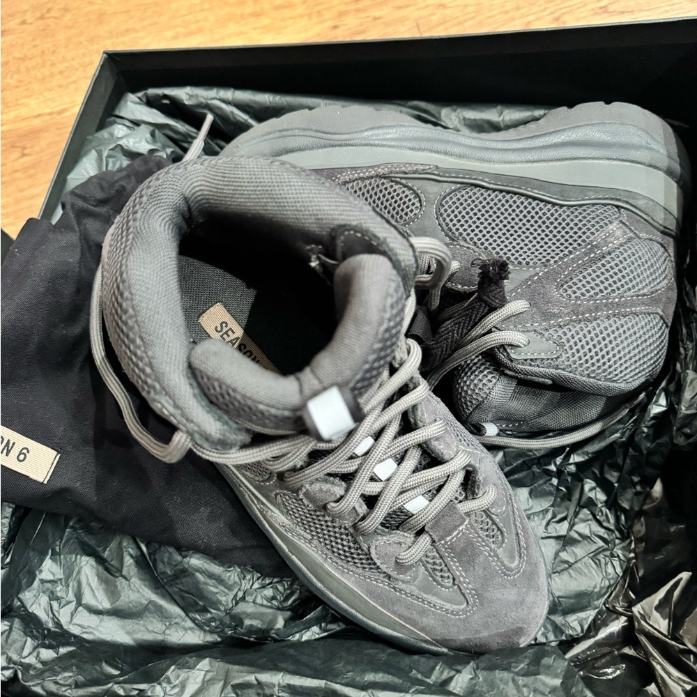 Yeezy Graphite Boot - Picture 4 of 5